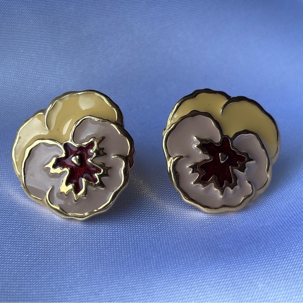 Vintage Avon 1990s “Full Bloom” Pansy Flower Gold Tone Enamel Earrings - Picture 8 of 11